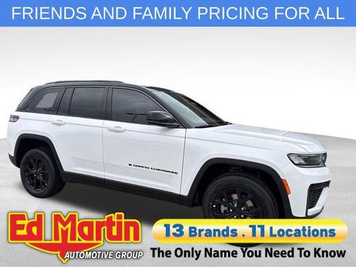 Bright White Clearcoat 2026 Jeep Grand Cherokee Altitude