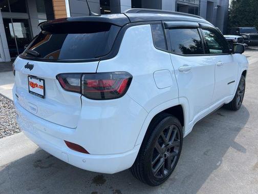Bright White Clearcoat 2024 Jeep Compass Limited