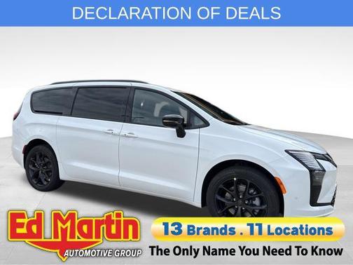 Bright White Clearcoat 2027 Chrysler Pacifica Limited