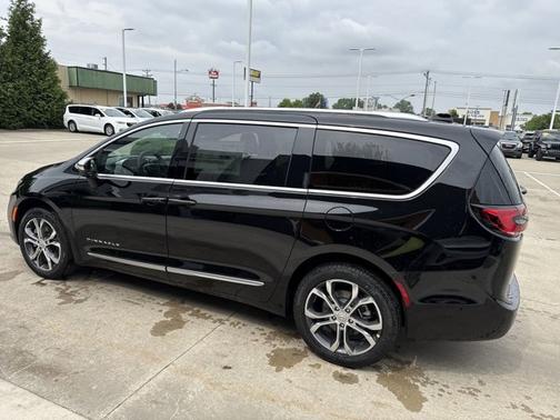 2025 Chrysler Pacifica Pinnacle