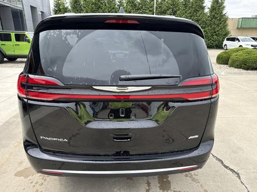 2025 Chrysler Pacifica Pinnacle