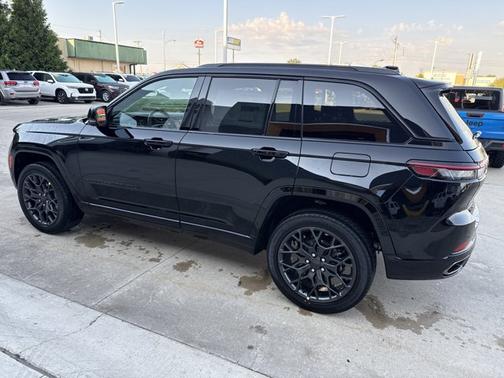 2025 Jeep Grand Cherokee Summit Reserve