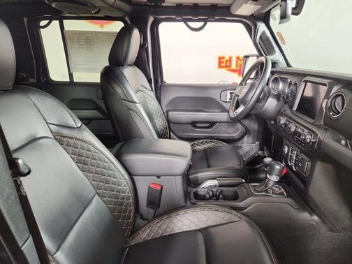 Black Clearcoat 2022 Jeep Gladiator High Altitude 4x4