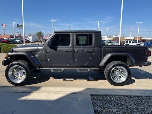 Granite Crystal Metallic Clearcoat 2023 Jeep Gladiator Willys 4x4