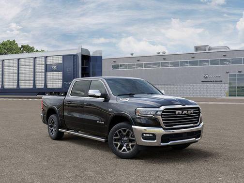 Diamond Black Crystal Pearlcoat 2026 RAM 1500 Laramie