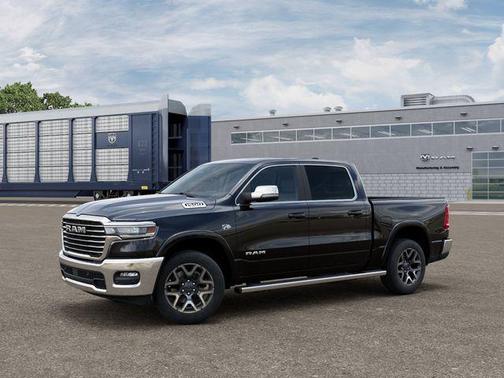 Diamond Black Crystal Pearlcoat 2026 RAM 1500 Laramie