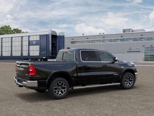 Diamond Black Crystal Pearlcoat 2026 RAM 1500 Laramie