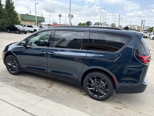 2025 Chrysler Pacifica Limited