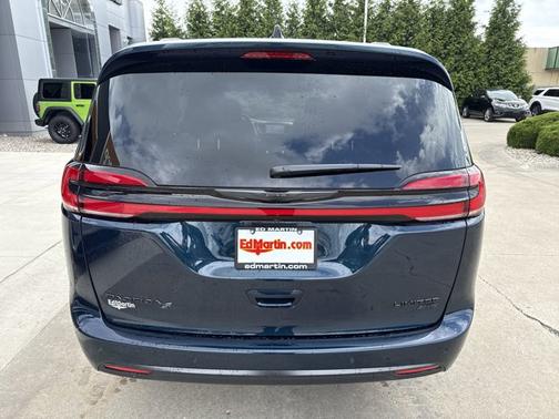 2025 Chrysler Pacifica Limited