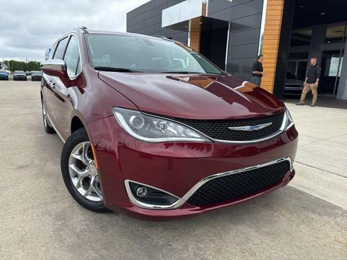 Velvet Red Pearlcoat 2019 Chrysler Pacifica Limited