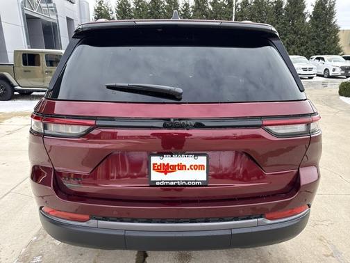 2026 Jeep Grand Cherokee Laredo Altitude