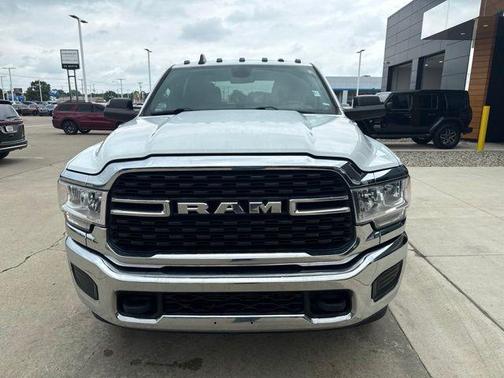 Bright White Clearcoat 2022 RAM 3500 Big Horn Crew Cab 4x4 8' Box
