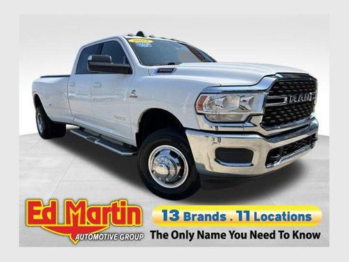 Bright White Clearcoat 2022 RAM 3500 Big Horn Crew Cab 4x4 8' Box