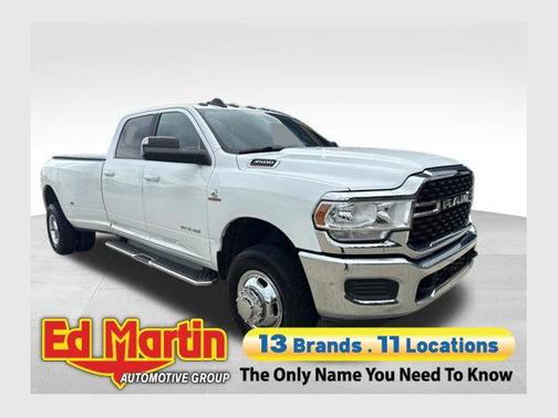 Bright White Clearcoat 2022 RAM 3500 Big Horn Crew Cab 4x4 8' Box