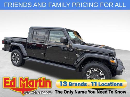 Black Clearcoat 2026 Jeep Gladiator Sahara 4x4