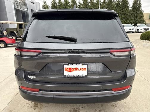 2026 Jeep Grand Cherokee Laredo Altitude