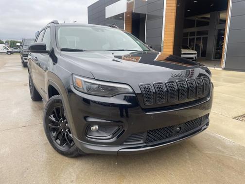2023 Jeep Cherokee Altitude Lux