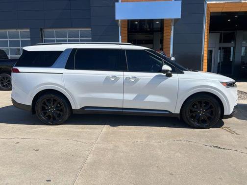 2024 Kia Carnival SX