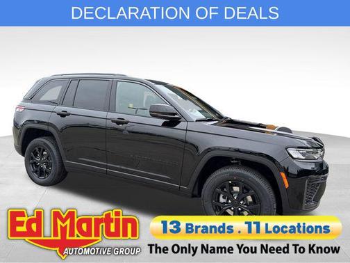 Diamond Black Crystal Pearlcoat 2026 Jeep Grand Cherokee Altitude