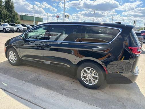Diamond 2027 Chrysler Pacifica L