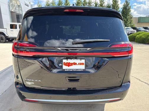 Diamond 2027 Chrysler Pacifica L
