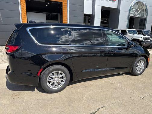 Diamond 2027 Chrysler Pacifica L
