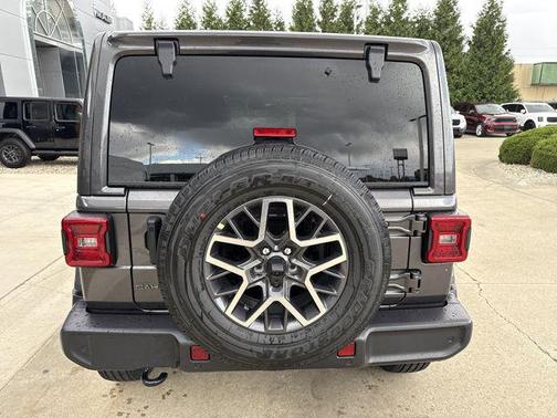 2026 Jeep Wrangler 4-Door Sahara 4x4