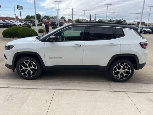 Bright White Clearcoat 2024 Jeep Compass Limited