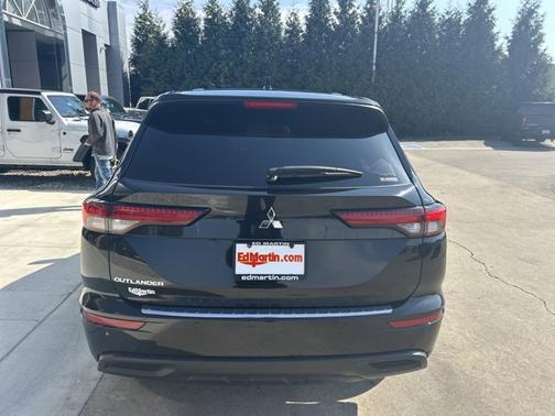2022 Mitsubishi Outlander ES