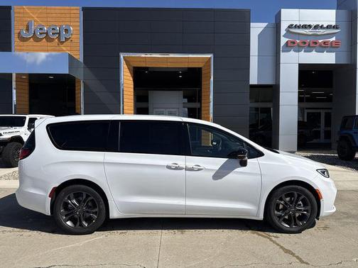 2026 Chrysler Pacifica L