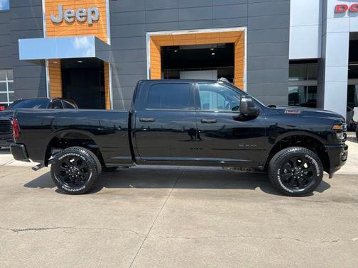 Diamond Black Crystal Pearlcoat 2025 RAM 2500 Big Horn Crew Cab 4x4 6'4' Box