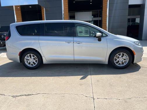 Silver Mist Clearcoat 2023 Chrysler Pacifica Touring L