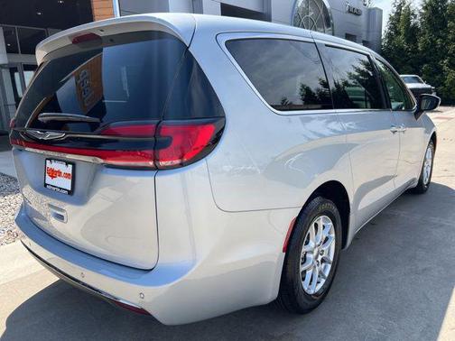 Silver Mist Clearcoat 2023 Chrysler Pacifica Touring L