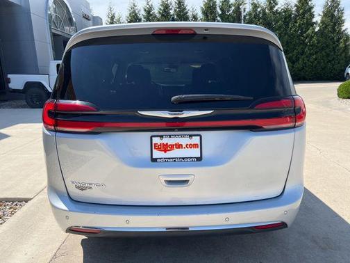 Silver Mist Clearcoat 2023 Chrysler Pacifica Touring L