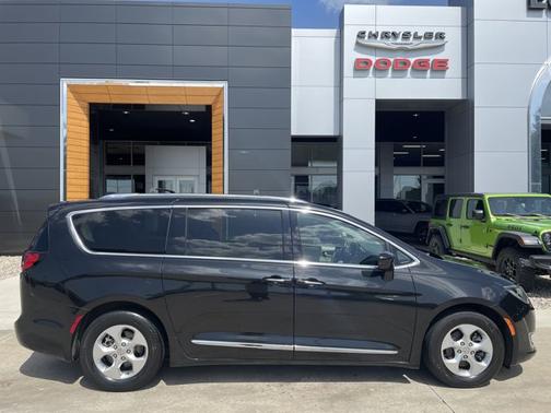 2017 Chrysler Pacifica Touring-L Plus