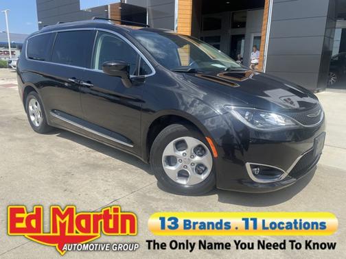 2017 Chrysler Pacifica Touring-L Plus