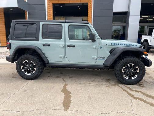 Earl Clearcoat 2024 Jeep Wrangler 4xe Rubicon