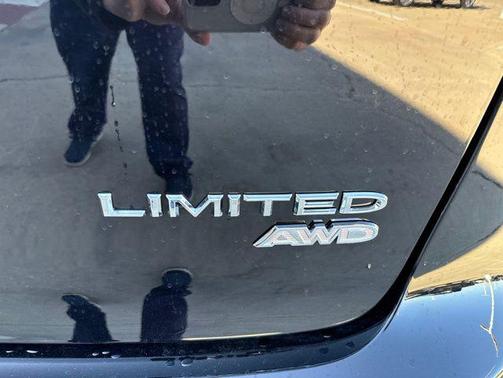 Diamond Black Crystal Pearlcoat 2027 Chrysler Pacifica Limited