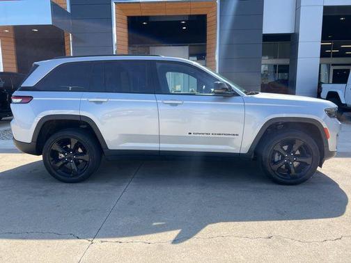 Silver Zynith 2023 Jeep Grand Cherokee Altitude