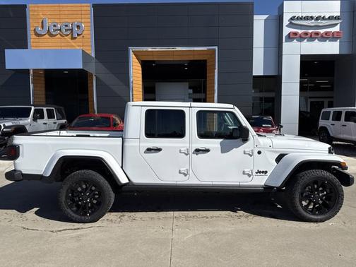 2025 Jeep Gladiator Nighthawk