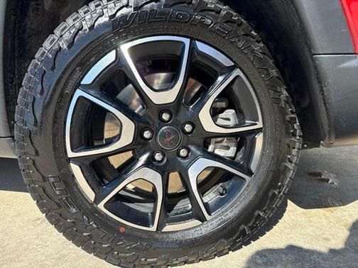 Red Hot Pearlcoat 2025 Jeep Compass Trailhawk