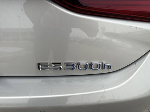 2019 Lexus ES 300h Premium