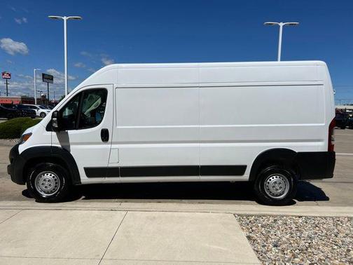 Bright White Clearcoat 2025 RAM ProMaster 2500 Tradesman