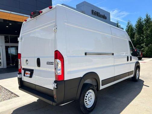 Bright White Clearcoat 2025 RAM ProMaster 2500 Tradesman