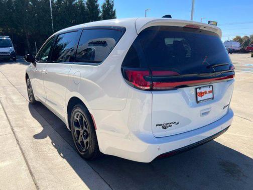 Bright White Clearcoat 2023 Chrysler Pacifica Hybrid Limited
