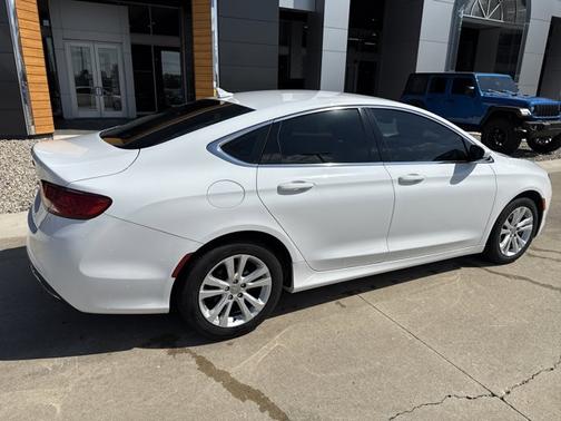 2017 Chrysler 200 Limited Platinum
