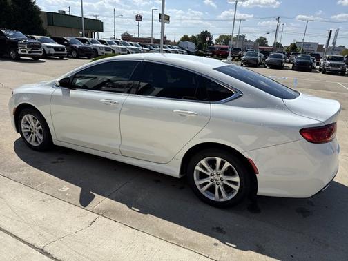 2017 Chrysler 200 Limited Platinum