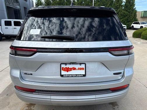 Silver Zynith 2026 Jeep Grand Cherokee Summit