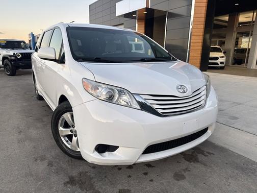 2016 Toyota Sienna LE