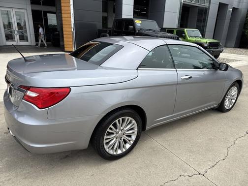 2013 Chrysler 200 Limited